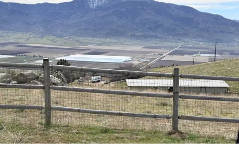 26750 Skyline Dr, Tehachapi, CA 93561