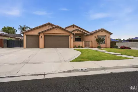 10300 Silverthorne Dr, Bakersfield, CA 93314
