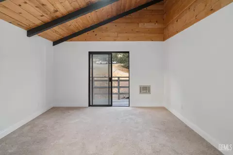 Bedroom - 24501 Pueblo Ct, Tehachapi, CA 93561 photo 6 of 8