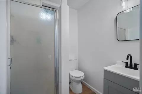 Bath - 24501 Pueblo Ct, Tehachapi, CA 93561 photo 5 of 5