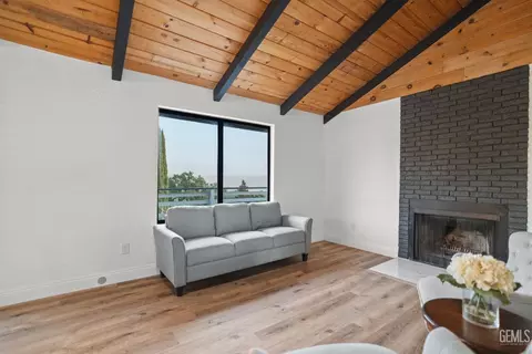 Living - 24501 Pueblo Ct, Tehachapi, CA 93561 photo 1 of 2