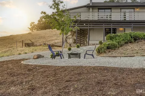 Exterior - 24501 Pueblo Ct, Tehachapi, CA 93561 photo 4 of 16