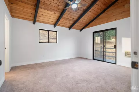 Bedroom - 24501 Pueblo Ct, Tehachapi, CA 93561 photo 2 of 8
