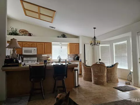 4102 Sierra Redwood Dr, Bakersfield, CA 93313