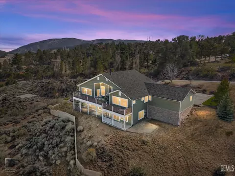 9401 Whispering Pines Rd, Frazier Park, CA 93225