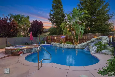 7101 Pine Flat Dr, Bakersfield, CA 93311
