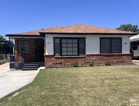 2321 Charleston Dr, Bakersfield, CA 93308