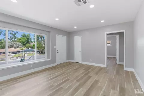 3017 River Blvd, Bakersfield, CA 93305