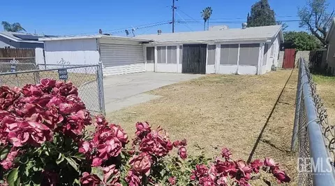 2304 Castro Ln, Bakersfield, CA 93304