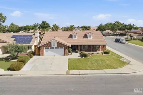 11102 Candlelight Ct, Bakersfield, CA 93312