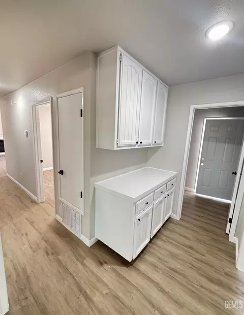 Entry Way - 21401 Madre St, Tehachapi, CA 93561 photo 4 of 4