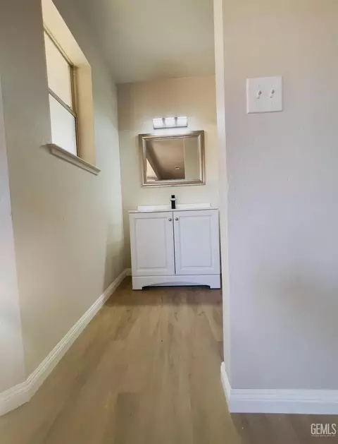 Entry Way - 21401 Madre St, Tehachapi, CA 93561 photo 2 of 4