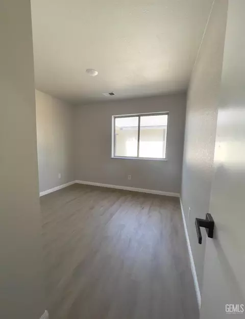 Bedroom - 21401 Madre St, Tehachapi, CA 93561 photo 2 of 2