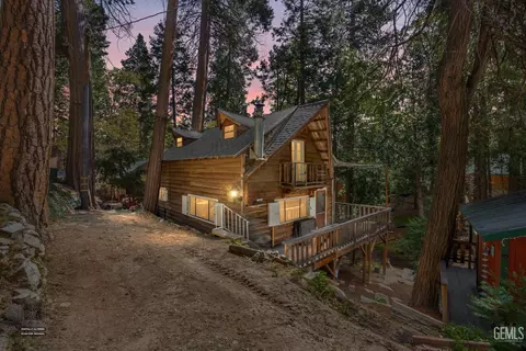10620 Juniper Dr, Wofford Heights, CA 93285