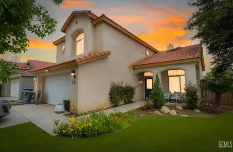 8300 Black Knot Ct, Bakersfield, CA 93311