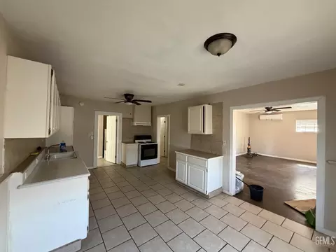 Entry Way - 1835 Corrientes St, Bakersfield, CA 93306 photo 1 of 3
