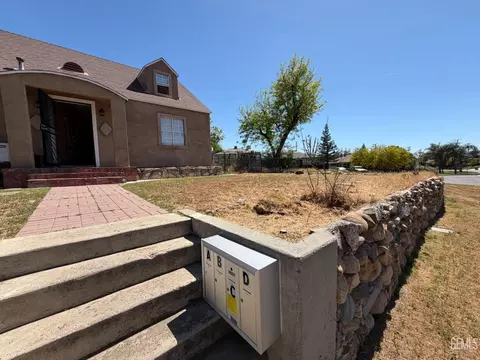Exterior - 1835 Corrientes St, Bakersfield, CA 93306 photo 4 of 10