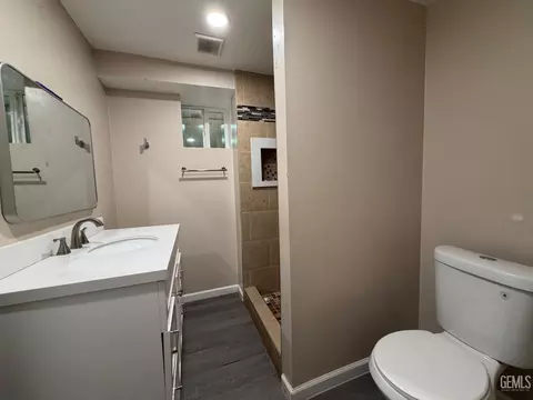 Bath - 1835 Corrientes St, Bakersfield, CA 93306 photo 3 of 5