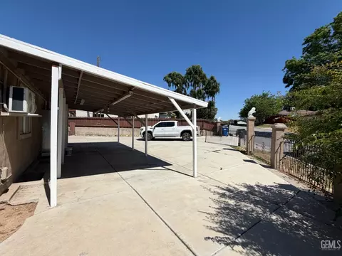 Exterior - 1835 Corrientes St, Bakersfield, CA 93306 photo 8 of 10