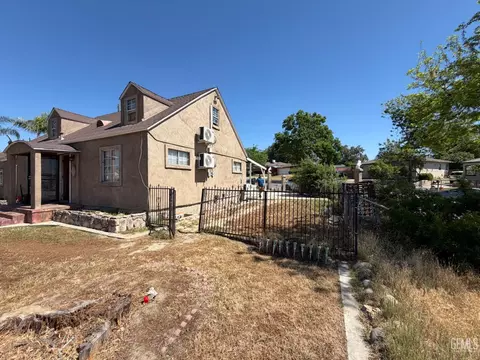 Exterior - 1835 Corrientes St, Bakersfield, CA 93306 photo 7 of 10