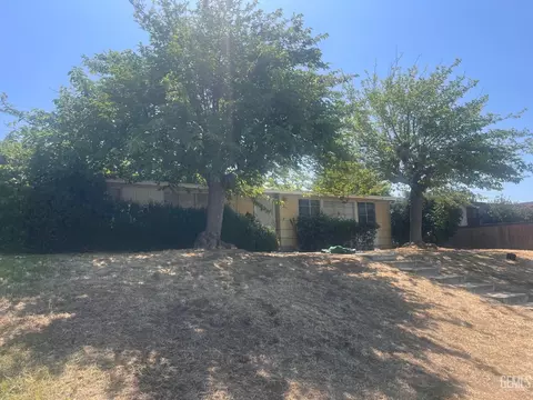 2817 Pomona St, Bakersfield, CA 93305