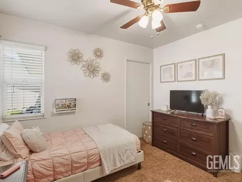 Bedroom - 445 Atlantic Ave, Shafter, CA 93263 photo 2 of 6