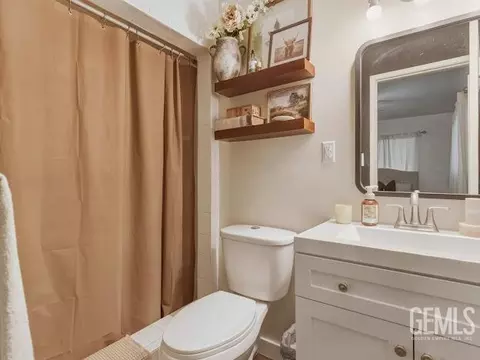Bath - 445 Atlantic Ave, Shafter, CA 93263 photo 2 of 2