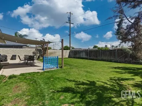 Exterior - 445 Atlantic Ave, Shafter, CA 93263 photo 4 of 4