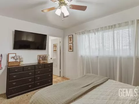 Bedroom - 445 Atlantic Ave, Shafter, CA 93263 photo 5 of 6