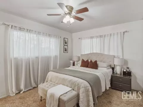 Bedroom - 445 Atlantic Ave, Shafter, CA 93263 photo 4 of 6