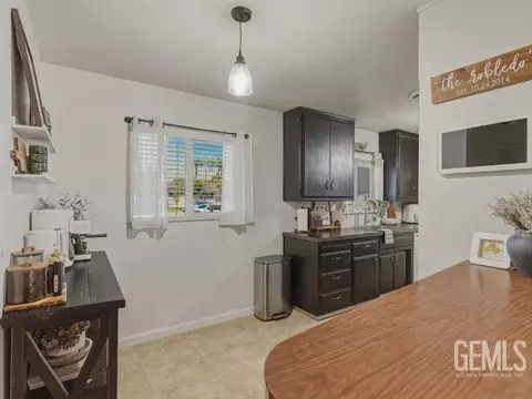 Kitchen - 445 Atlantic Ave, Shafter, CA 93263 photo 1 of 2