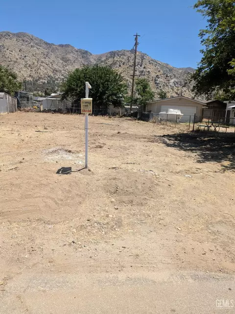 2704 Pinon St, Lake Isabella, CA 93240
