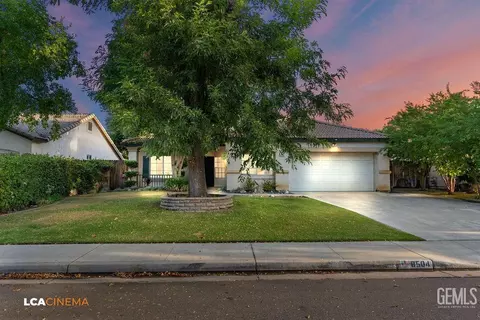 8504 Lighthouse Dr, Bakersfield, CA 93312