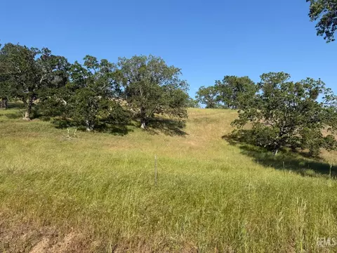 26200 Hazelwood Ct, Tehachapi, CA 93561