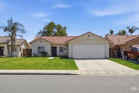 Exterior - 5404 Sugar Pine Dr, Bakersfield, CA 93313 photo 2 of 6