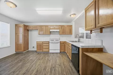 Kitchen - 5404 Sugar Pine Dr, Bakersfield, CA 93313 photo 1 of 7