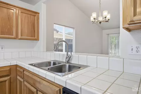Kitchen - 5404 Sugar Pine Dr, Bakersfield, CA 93313 photo 6 of 7