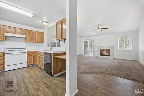 Entry Way - 5404 Sugar Pine Dr, Bakersfield, CA 93313 photo 1 of 2