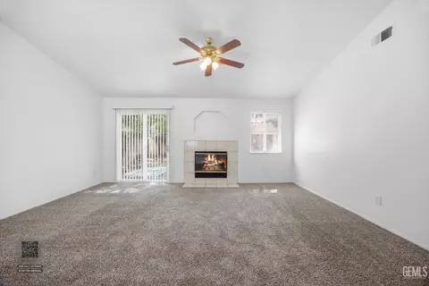 Living - 5404 Sugar Pine Dr, Bakersfield, CA 93313 photo 3 of 6