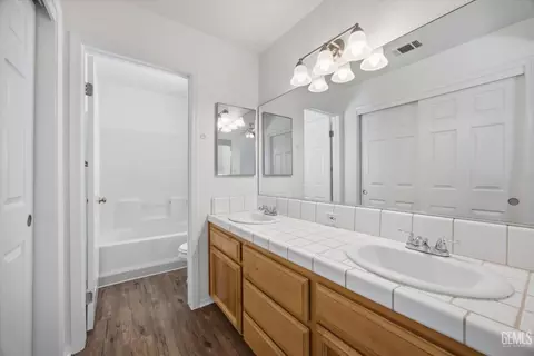 Bath - 5404 Sugar Pine Dr, Bakersfield, CA 93313 photo 1 of 2
