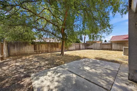 Exterior - 5404 Sugar Pine Dr, Bakersfield, CA 93313 photo 3 of 6