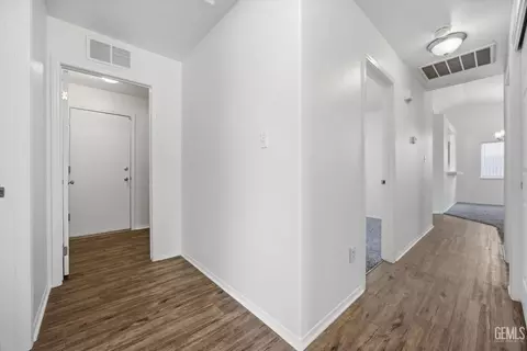 Entry Way - 5404 Sugar Pine Dr, Bakersfield, CA 93313 photo 2 of 2