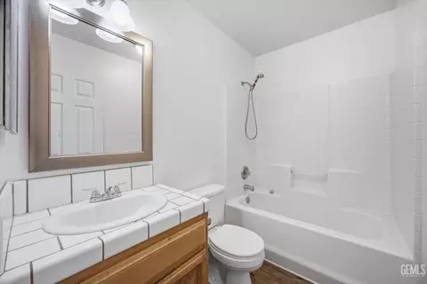 Bath - 5404 Sugar Pine Dr, Bakersfield, CA 93313 photo 2 of 2