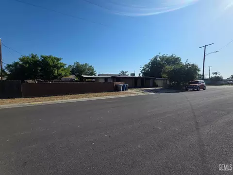 2242 Oleander St, Delano, CA 93215