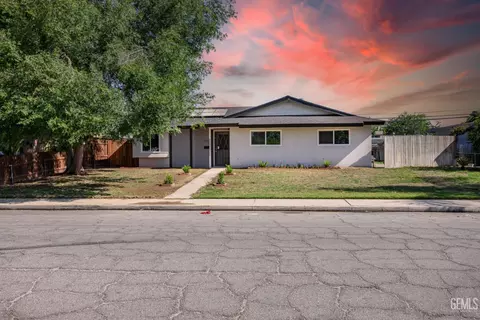 1112 San Vicente Dr, Bakersfield, CA 93307