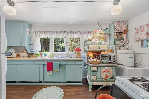 Kitchen - 47668 Oak Dr, Posey, CA 93260 photo 1 of 4