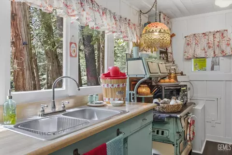 Kitchen - 47668 Oak Dr, Posey, CA 93260 photo 2 of 4
