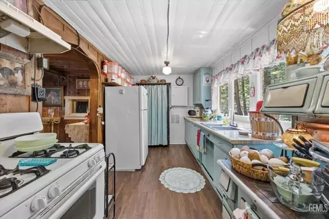 Kitchen - 47668 Oak Dr, Posey, CA 93260 photo 4 of 4