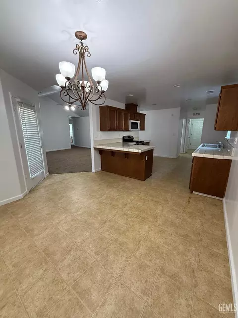 Kitchen - 400 Mark Ave, Shafter, CA 93263 photo 4 of 4