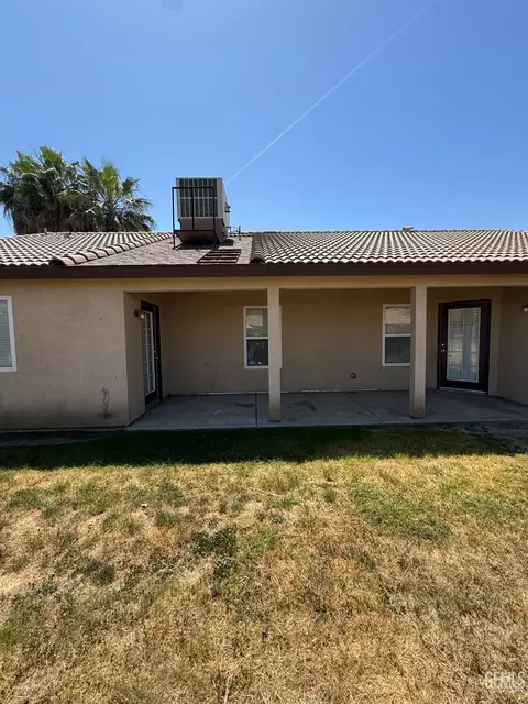Exterior - 400 Mark Ave, Shafter, CA 93263 photo 8 of 9